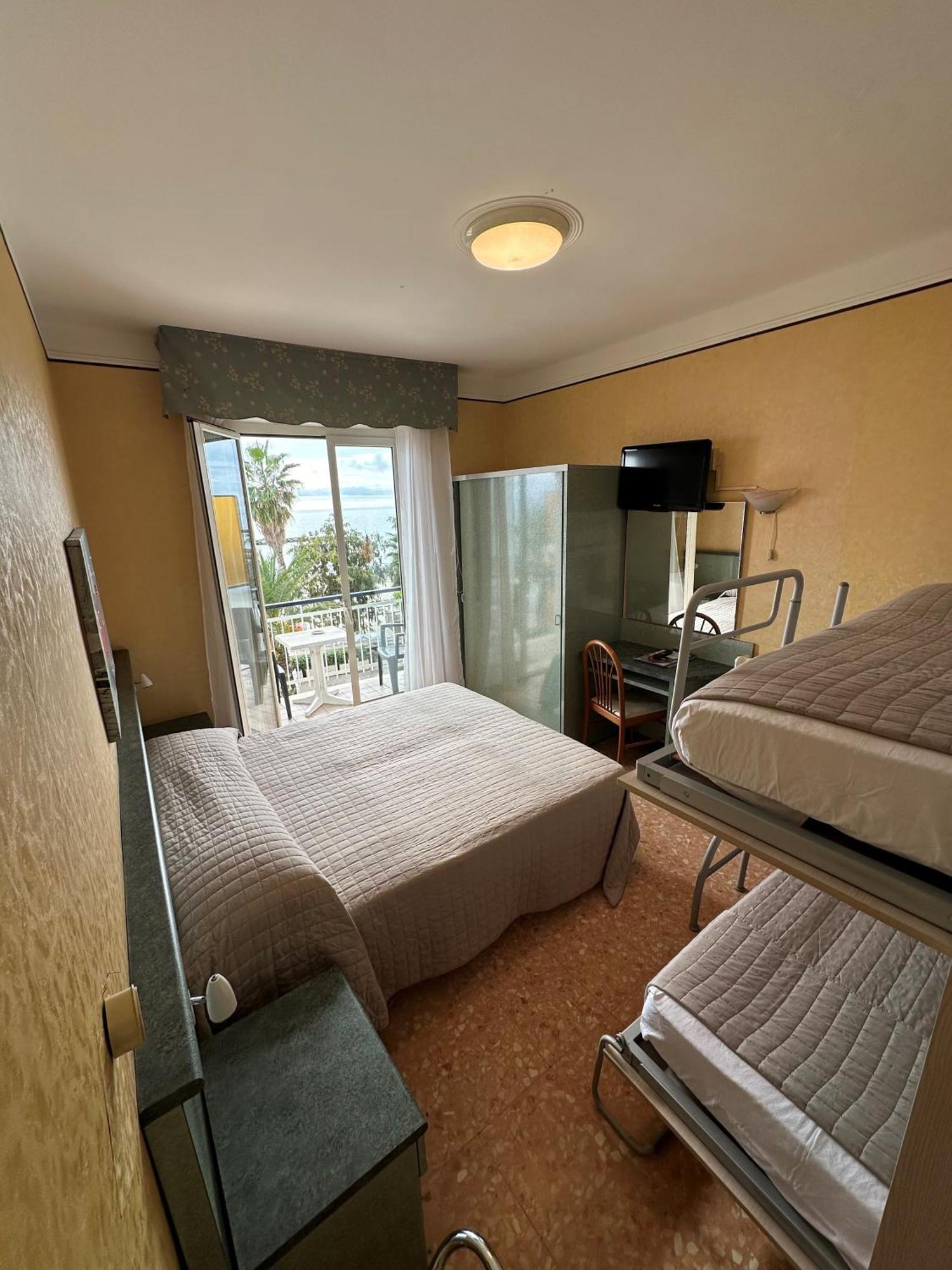 Hotel Svizzera Arma di Taggia Exterior foto